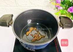 Soybean braised pig's trotters recipe 7