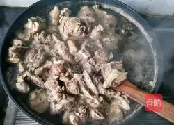 Illustration of how to make carrot stewed mutton 4