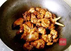 Illustration of how to make pink-skinned chicken 8