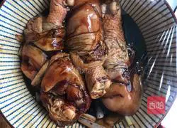 Illustration of how to make rice cooker chicken legs 10