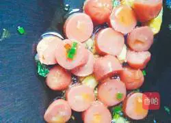 Illustration of how to make fried cucumber sausages 4