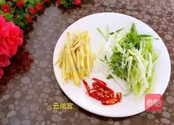 Illustration of how to stir-fry razor clams with green onion and ginger 5