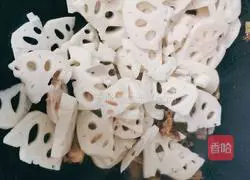 Stir-fried lotus root Meat recipe illustration 5