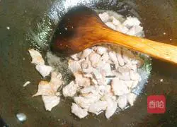 Illustration of how to make zucchini, smoked tofu and dried meat slices 4