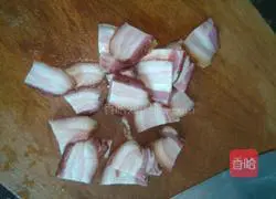 Illustration of how to make stir-fried horned melon with smoked meat 2