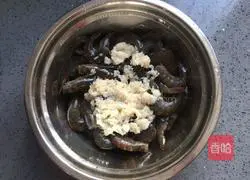 Illustration of how to make wine-braised prawns 3