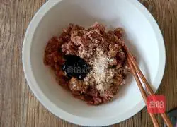 Illustration of how to make Qingbo meatballs 1