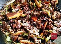 Illustration of how to make vinegar-blooded duck 9