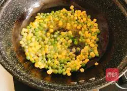 Illustration of how to make fried diced carrots, corn kernels and green beans 2
