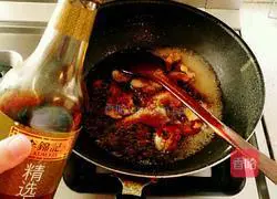 Illustration of how to make Coke-roasted chicken legs 5