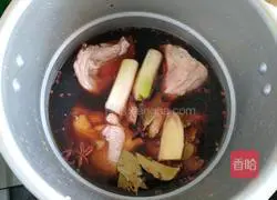 Illustration of how to make fragrant big bones 5