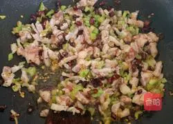 Illustration of how to make spicy meat sauce 2