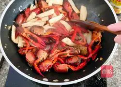 Lotus root spicy small Illustration of how to make lobster 5