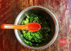 Illustration of how to make Yuqian scrambled eggs 4