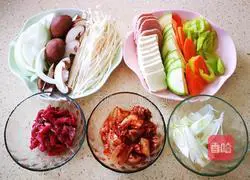 Illustration of how to make spicy cabbage dumpling pot 4