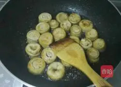 Illustration of stir-fried large intestine 3