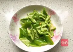 Illustration of how to make hot pepper and bone meat 3