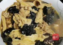 Illustration of how to burn gluten with yuba and fungus 6