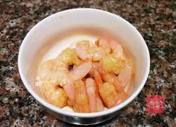 Illustration of how to make fried shrimps with chives 2