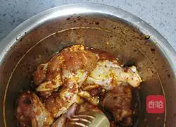 Illustration of how to make roast chicken legs 9