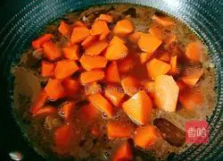 Illustration of how to cook beef brisket with carrots 12