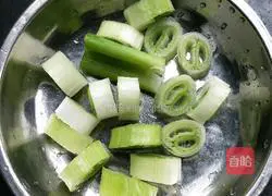 Illustration of how to make tender stir-fried pork liver 2