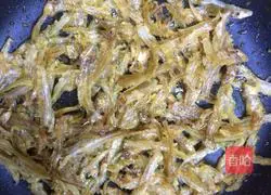 Crispy Illustration of how to make dried anchovies 4