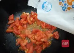 Illustration of how to make scrambled eggs with tomatoes 9