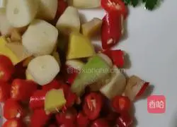 Illustration of how to make diced beef with coriander 3