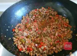 Illustration of the Beijing specialty dish of stir-fried minced meat with kimchi 12