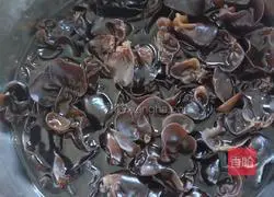 Illustration of how to make Mushu Pork 1