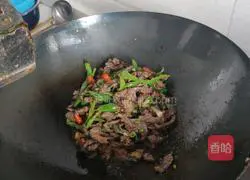 Illustration of how to make tender shredded beef with green pepper, eggs and eggs 7