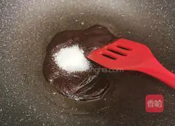 Illustration of how to make shredded pork with Beijing sauce 12