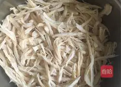 Illustration of how to make spicy shredded chicken 2