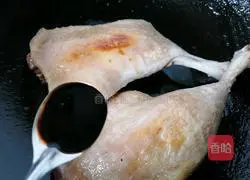 Illustration of how to make sauce duck legs 5