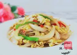 Illustration of how to make fried onions and eggs 10