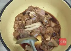 Illustration of how to make braised chicken and rice 1