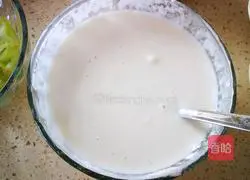 Illustration of how to make Korean seafood onion pancake 3