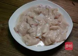 Illustration of how to make fried sausage with double peppers 3