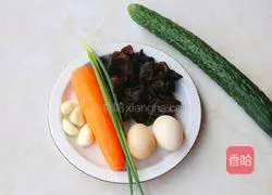 Illustration of how to make low-fat and low-calorie cucumber, fungus and scrambled eggs 1