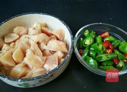 Illustration of how to make spicy stir-fried chicken 1