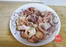 Illustration of how to make braised chicken 1