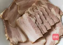 Illustration of how to make pork with pickles and vegetables 1