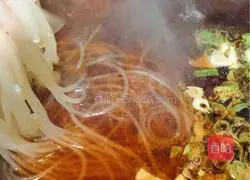 Illustration of how to make spinach vermicelli 6