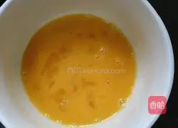 Illustration of how to make scrambled eggs with lettuce 6