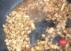 Illustration of how to steam mustard gallbladder with olive pickles, pork floss 5