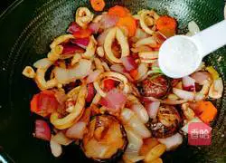 Illustration of how to make fried squid with onions and mushrooms 12