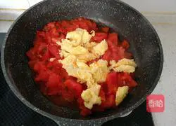 Illustration of how to make scrambled eggs with tomatoes 10