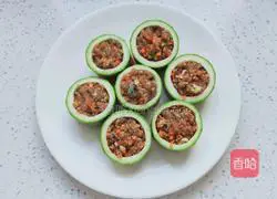 Illustration of how to make zucchini stuffed with meat 8