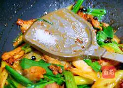 Illustration of how to make twice-cooked pork with green garlic 10